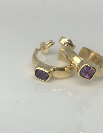 Pendientes oro violeta